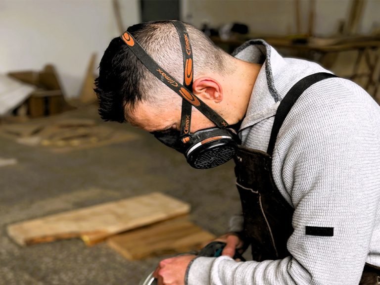 El Arte detrás de cada Mesa: maestro artesano, en todo el proceso de elaboración